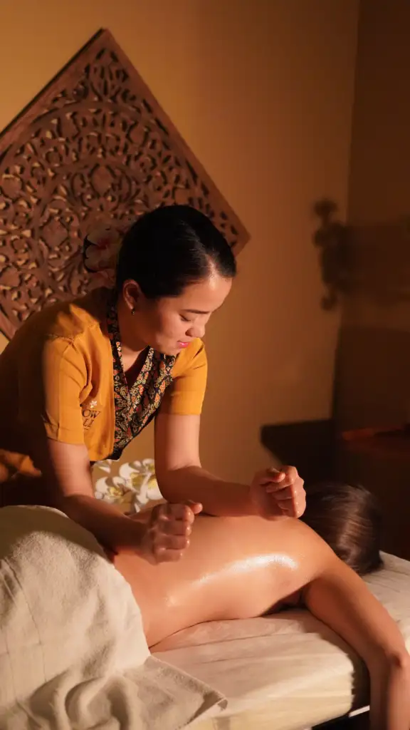 Masaje lomi lomi en Slow Bali Spa Barcelona